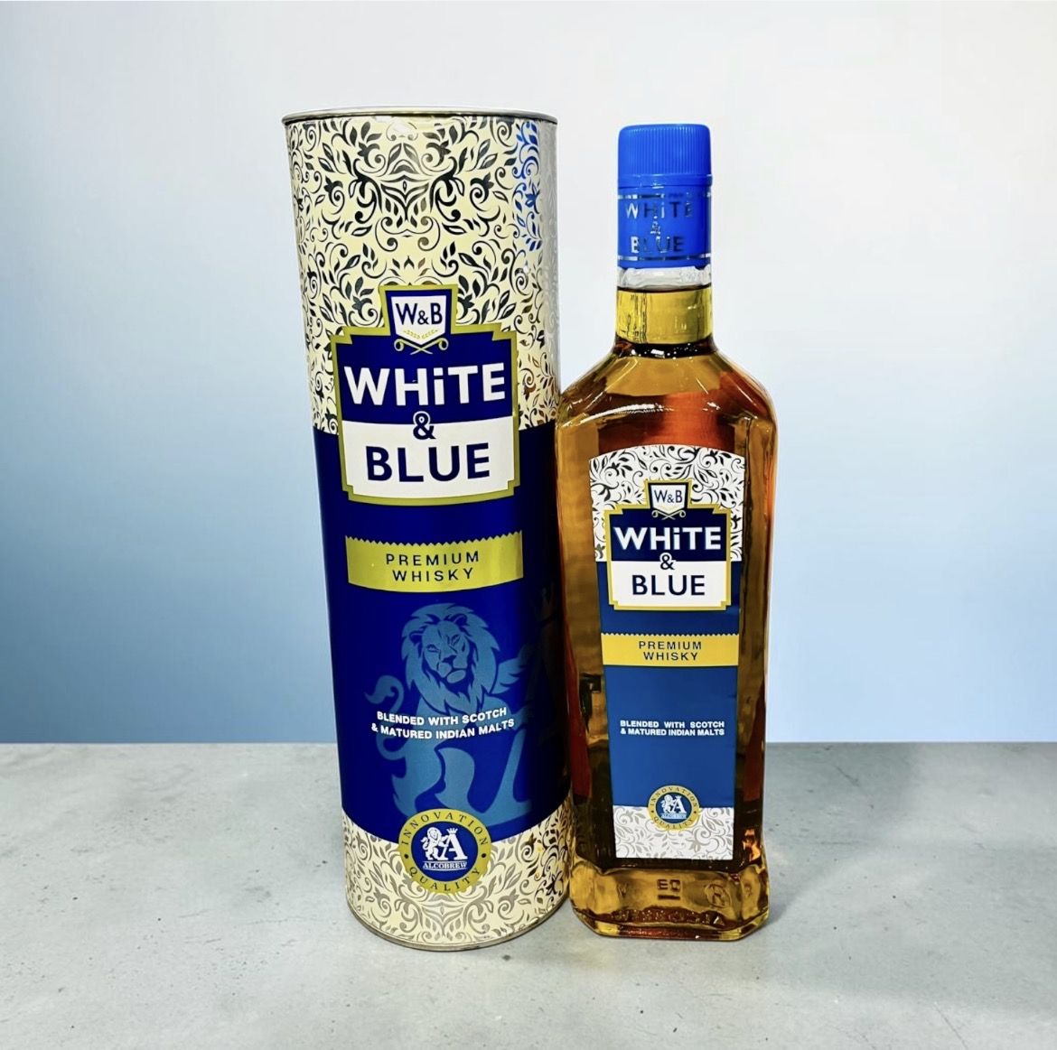 WHITE AND BLUE PREMIUM WHISKY 750ML